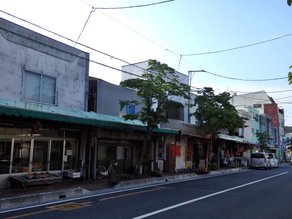 小川町駅前の商店街